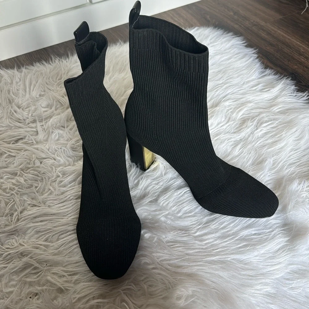 BLACK BOOTIES